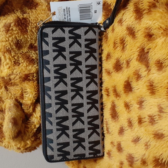 NWT Michael Kors Canvas Jet Set travel continental wallet - Picture 2 of 12